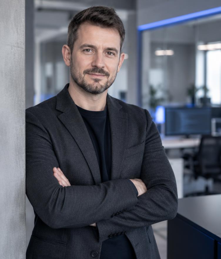 Dr. Kovács Márton illusztrált szakértői portréja